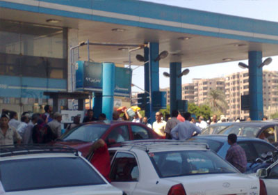 ضعف حركة المرور فى القاهرة يقابله كثافة مرورية على الطرق السريعة